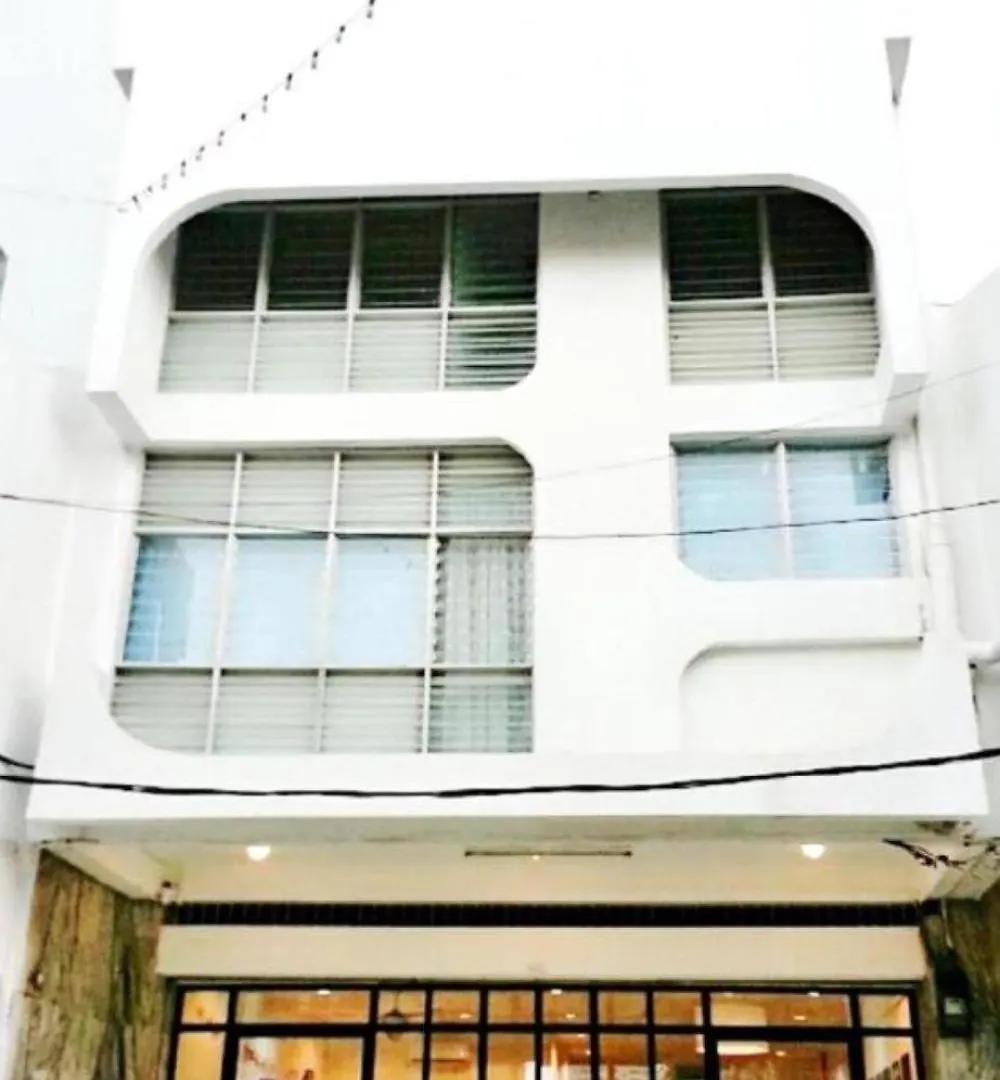 Elephant House Hotel جورج تاون 2*,